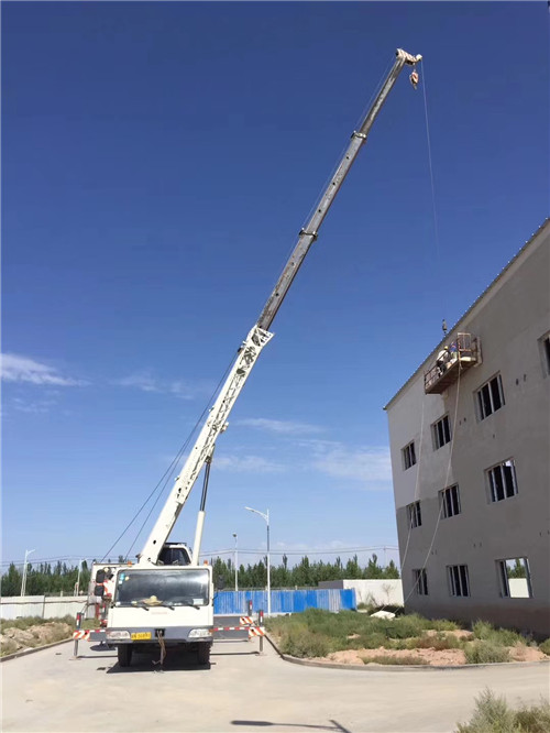 莲池区“轻装强干”—— 吊车的 “轻量化臂架” 技术